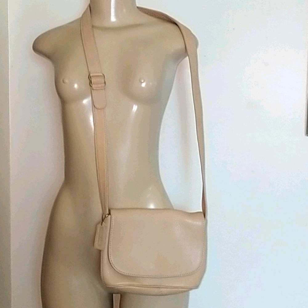 Coach K5M-4919 Messenger bag 9"X7"X3"